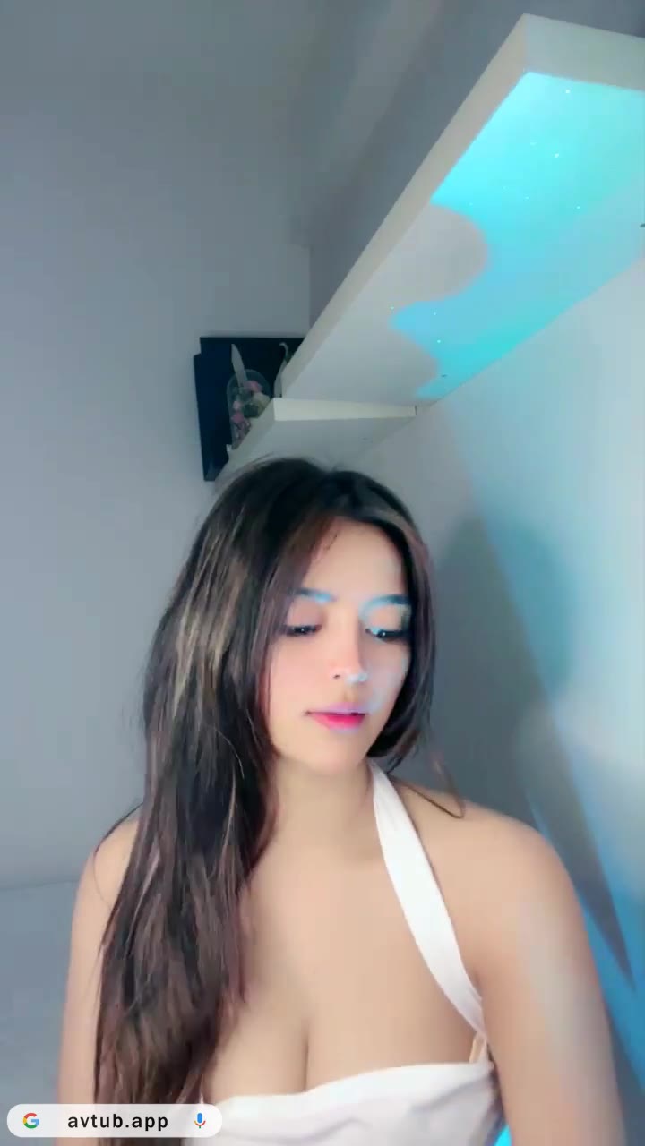 Kompilasi Aksi Nakal Hella Cantik Remas Buah Dada